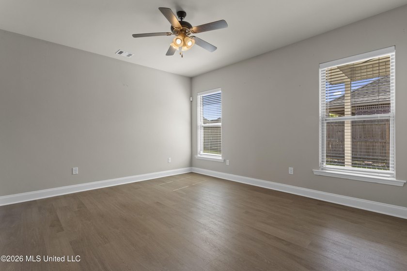 Don't miss this beautifully maintained home in the Savoy Place - photo 16
