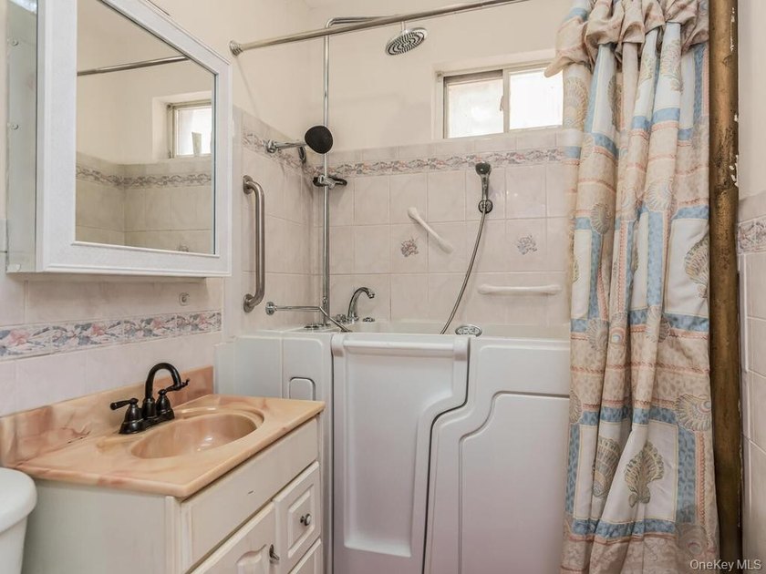 Great opportunity to own a multi-family home in the Bronx! - photo 6