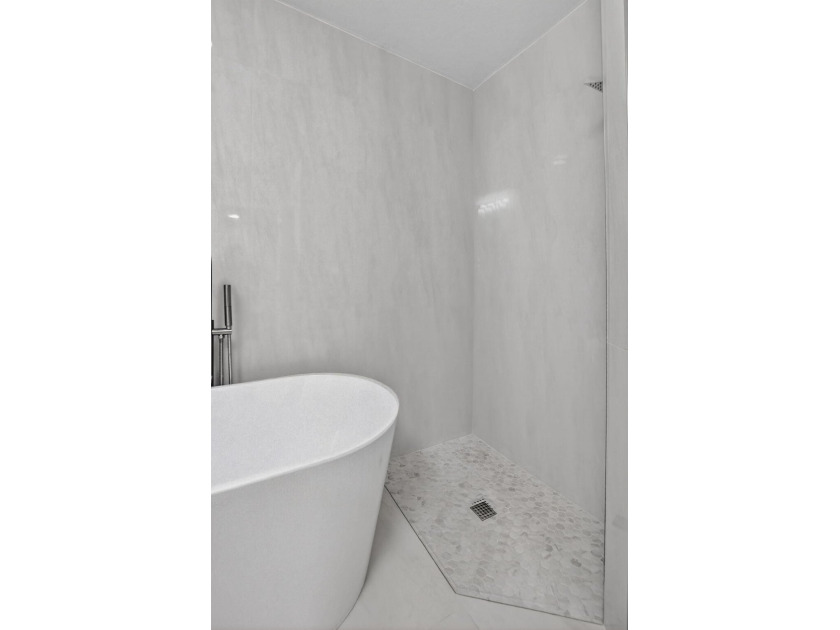 Welcome to 6647 Boca Hermosa Lane! Just renovated and move-in - photo 16