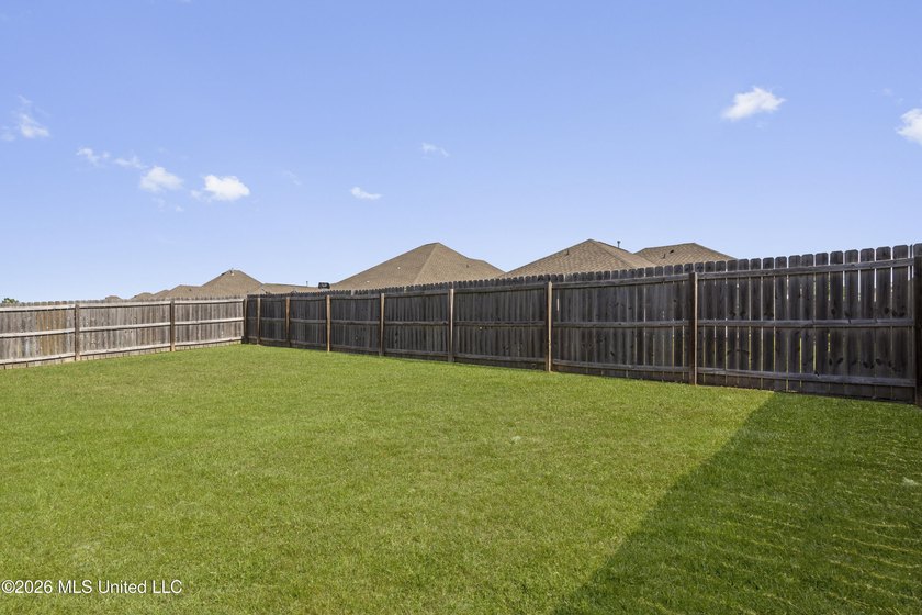 Don't miss this beautifully maintained home in the Savoy Place - photo 29
