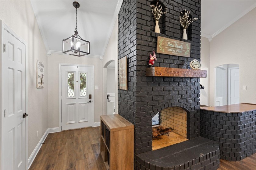 Located in one of Longview's most established and sought-after - photo 2
