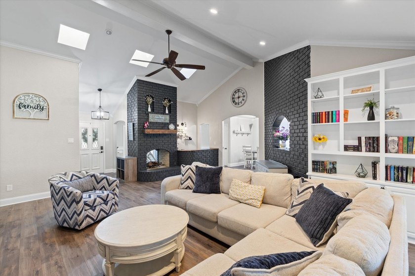 Located in one of Longview's most established and sought-after - photo 3