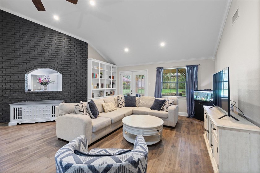 Located in one of Longview's most established and sought-after - photo 4