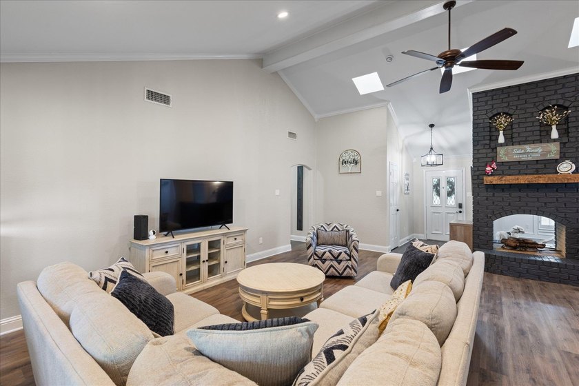 Located in one of Longview's most established and sought-after - photo 6