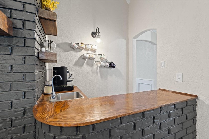 Located in one of Longview's most established and sought-after - photo 7
