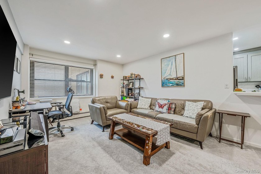 Welcome to this beautifully maintained 1-bedroom, 1-bath co-op - photo 3