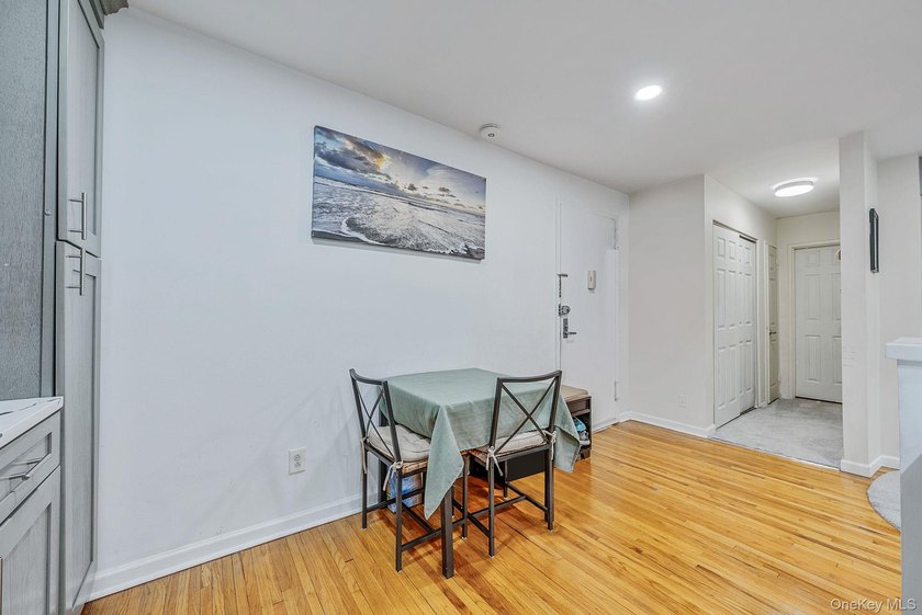 Welcome to this beautifully maintained 1-bedroom, 1-bath co-op - photo 6