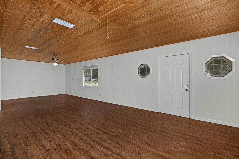 Great Waterfront Location on North Side Lake Murvaul awaits your - photo 3