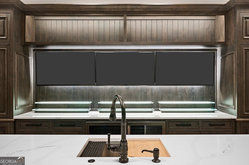 SOPHISTICATED ELEGANCE THROUGHOUT THIS STUNNING NEW CUSTOM - photo 5