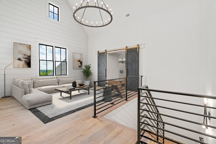 SOPHISTICATED ELEGANCE THROUGHOUT THIS STUNNING NEW CUSTOM - photo 7