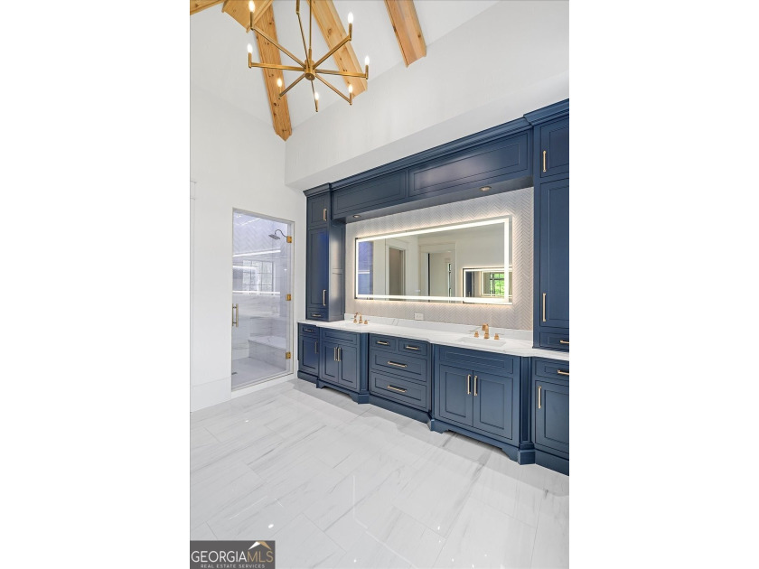 SOPHISTICATED ELEGANCE THROUGHOUT THIS STUNNING NEW CUSTOM - photo 10