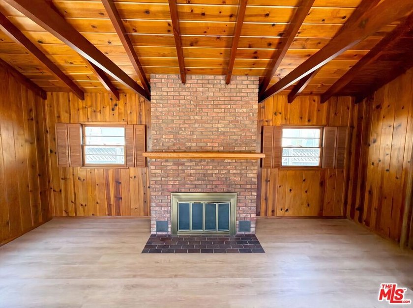 Don't miss 4421 Stanbridge Ave, showcasing fresh interior and - photo 11
