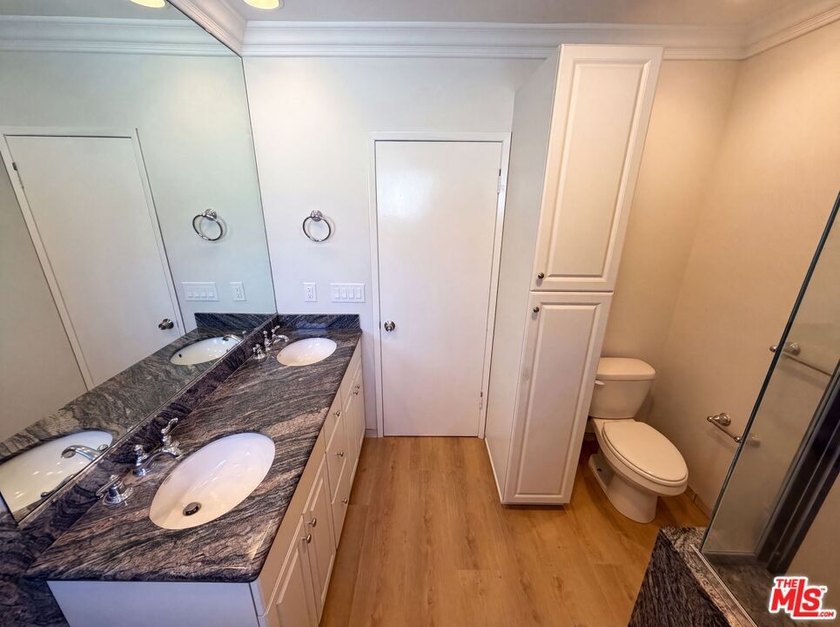 Don't miss 4421 Stanbridge Ave, showcasing fresh interior and - photo 20