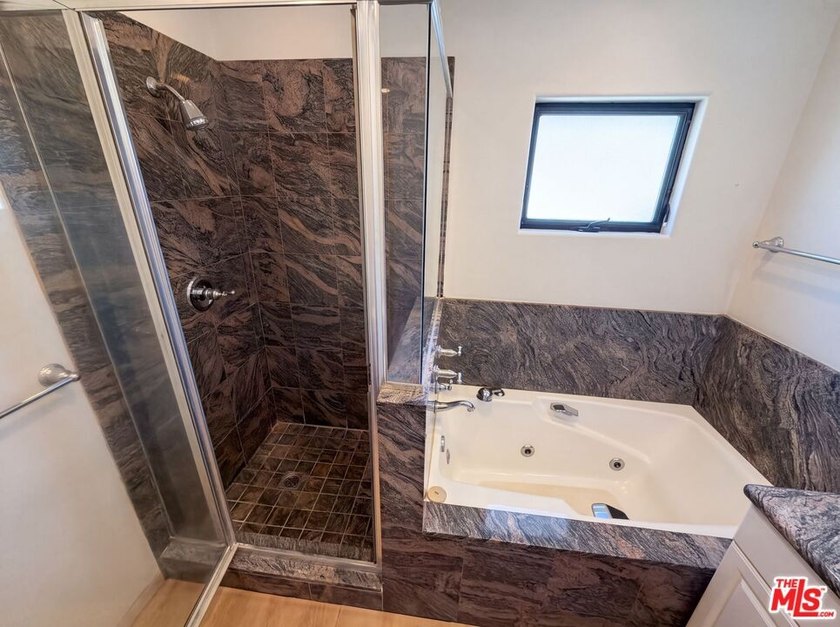 Don't miss 4421 Stanbridge Ave, showcasing fresh interior and - photo 22