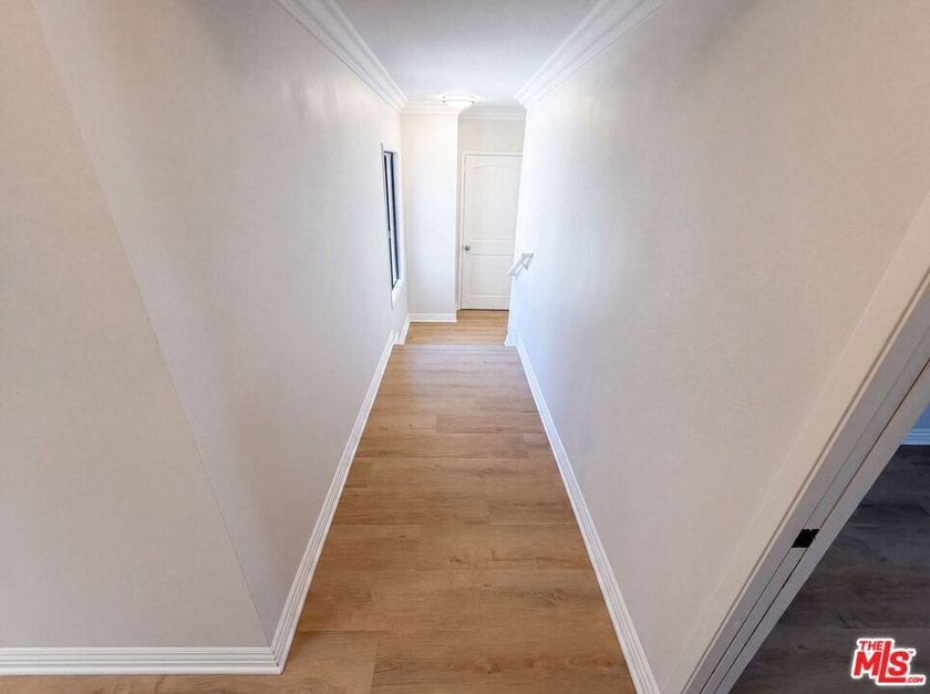 Don't miss 4421 Stanbridge Ave, showcasing fresh interior and - photo 24