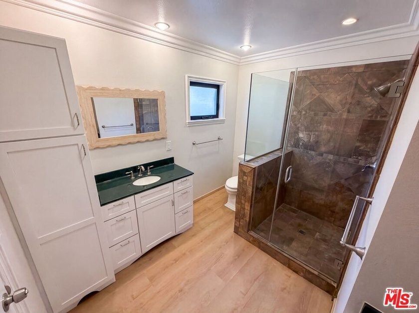 Don't miss 4421 Stanbridge Ave, showcasing fresh interior and - photo 26