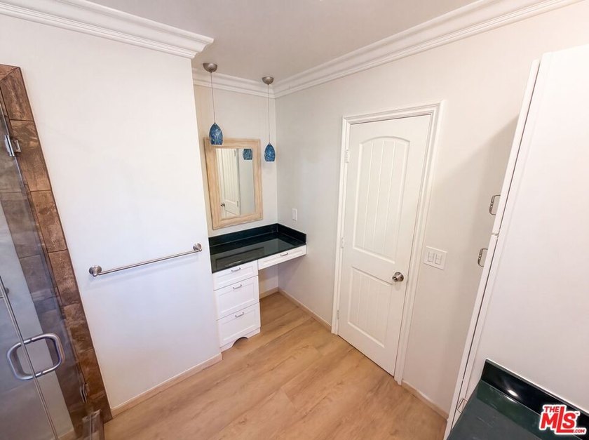 Don't miss 4421 Stanbridge Ave, showcasing fresh interior and - photo 27