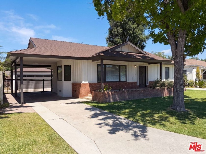 Don't miss 4421 Stanbridge Ave, showcasing fresh interior and - photo 32