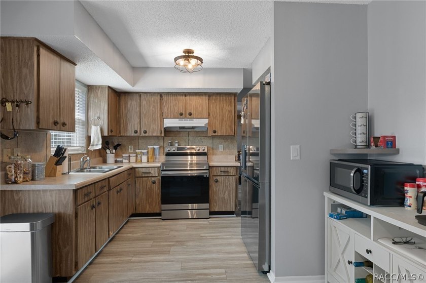 Move-in ready and full of charm, this well-maintained 2-bedroom - photo 11