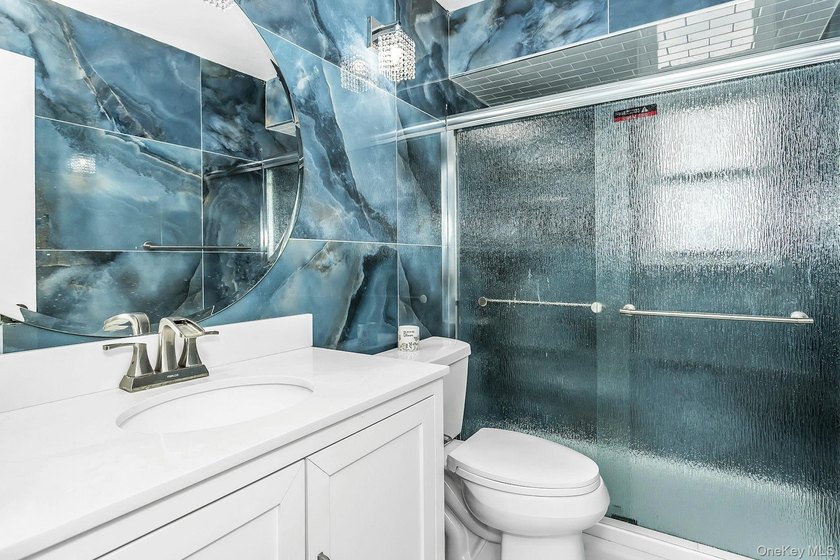 Welcome to your elegant and spacious remodeled, 6+ bedroom, 5 - photo 12