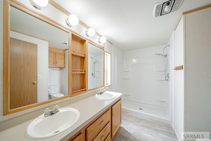 Escape to the peace and privacy of country living with this - photo 21