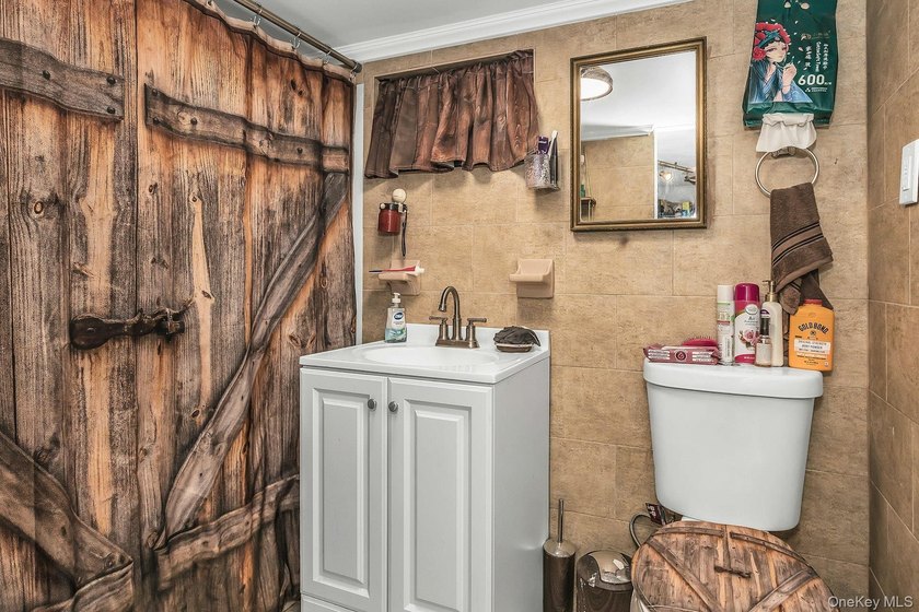 Welcome to your elegant and spacious remodeled, 6+ bedroom, 5 - photo 27