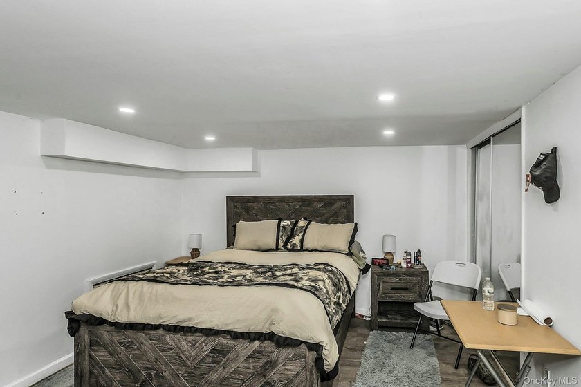 Welcome to your elegant and spacious remodeled, 6+ bedroom, 5 - photo 30