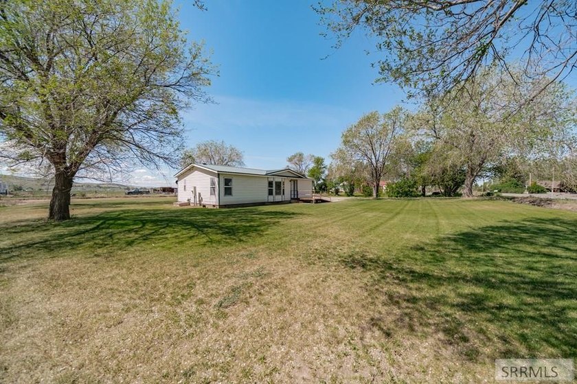 Escape to the peace and privacy of country living with this - photo 36
