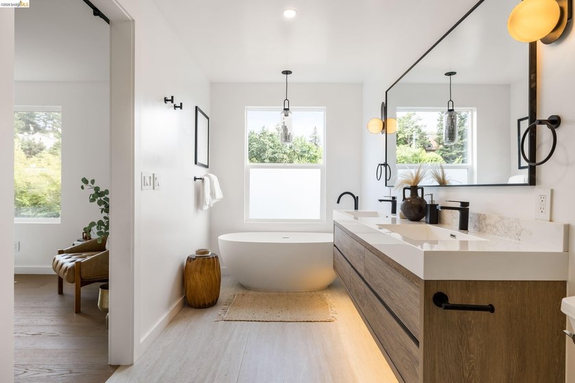 Nestled in Oakland's coveted Crocker Highlands neighborhood, 799 - photo 29