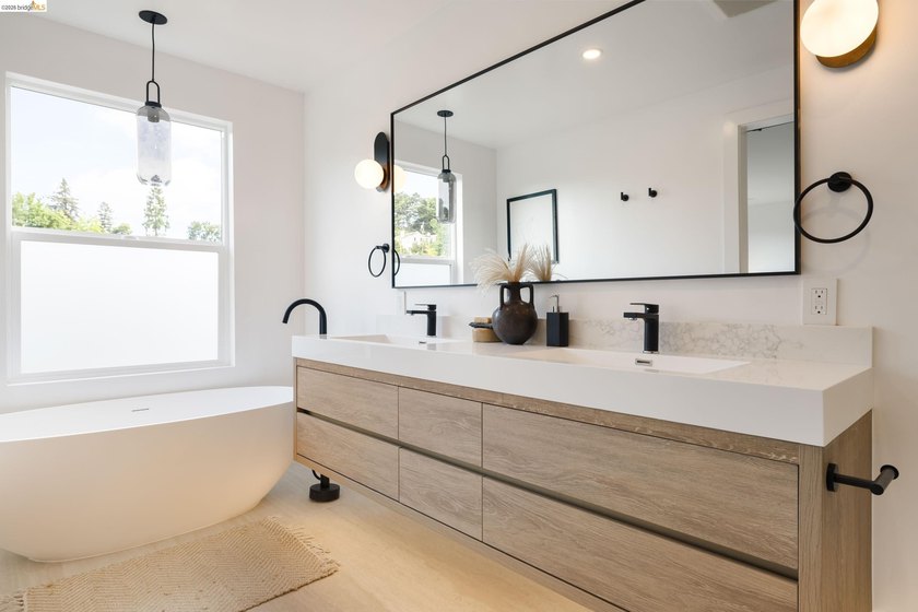 Nestled in Oakland's coveted Crocker Highlands neighborhood, 799 - photo 30