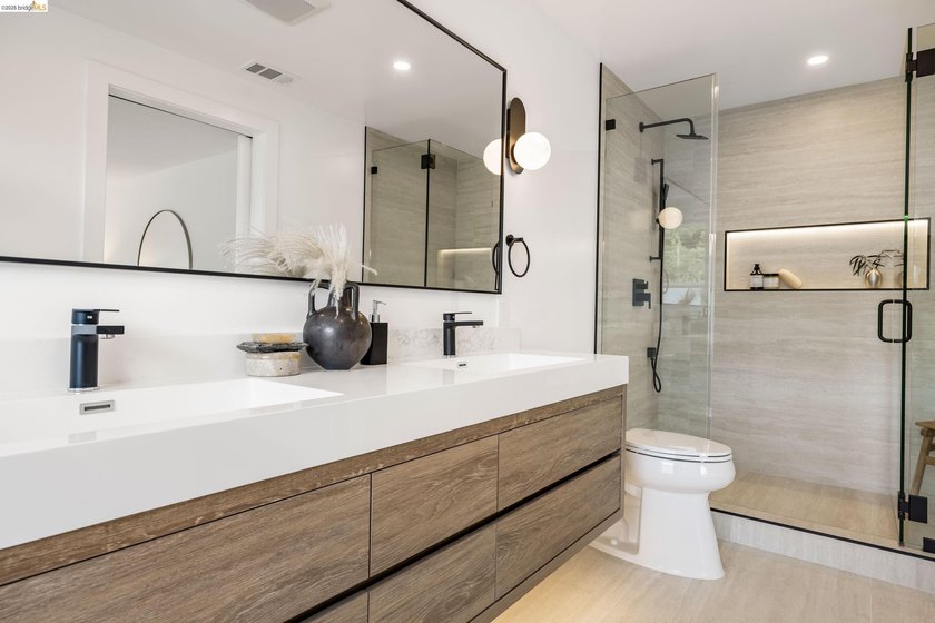 Nestled in Oakland's coveted Crocker Highlands neighborhood, 799 - photo 32