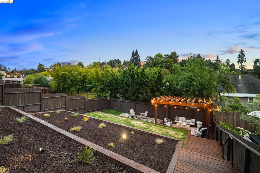 Nestled in Oakland's coveted Crocker Highlands neighborhood, 799 - photo 36