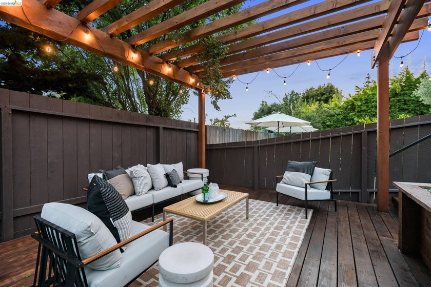 Nestled in Oakland's coveted Crocker Highlands neighborhood, 799 - photo 39