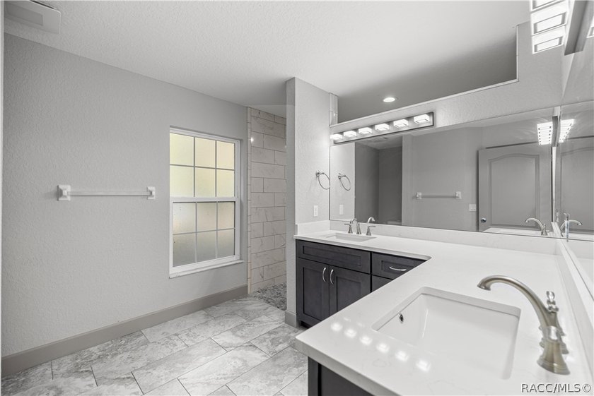 Welcome to luxury waterfront living on the infamous Rainbow - photo 11