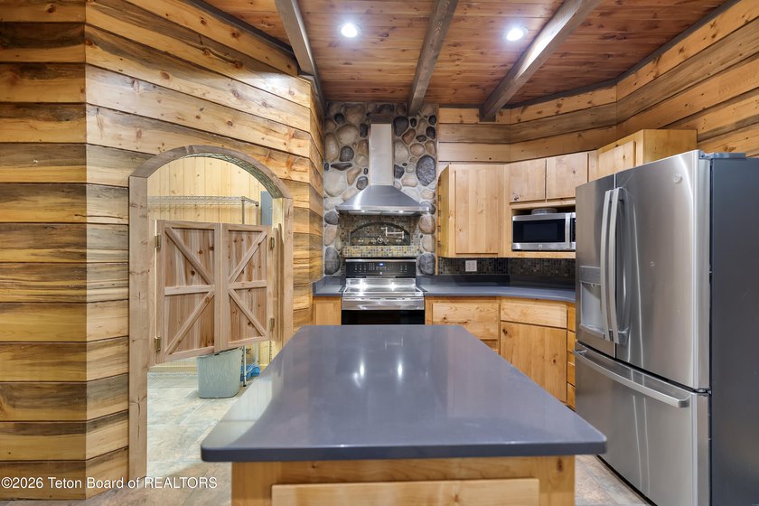 Located in the town of Dubois, this versatile live/work property - photo 16