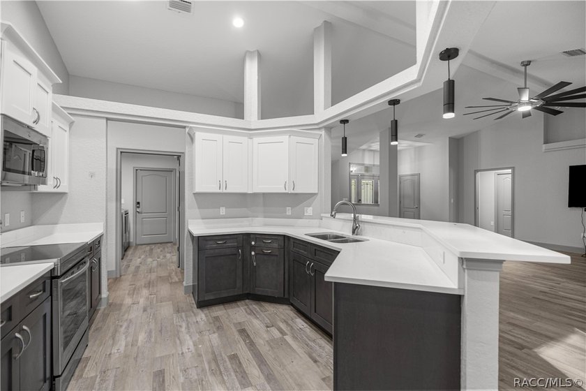 Welcome to luxury waterfront living on the infamous Rainbow - photo 20