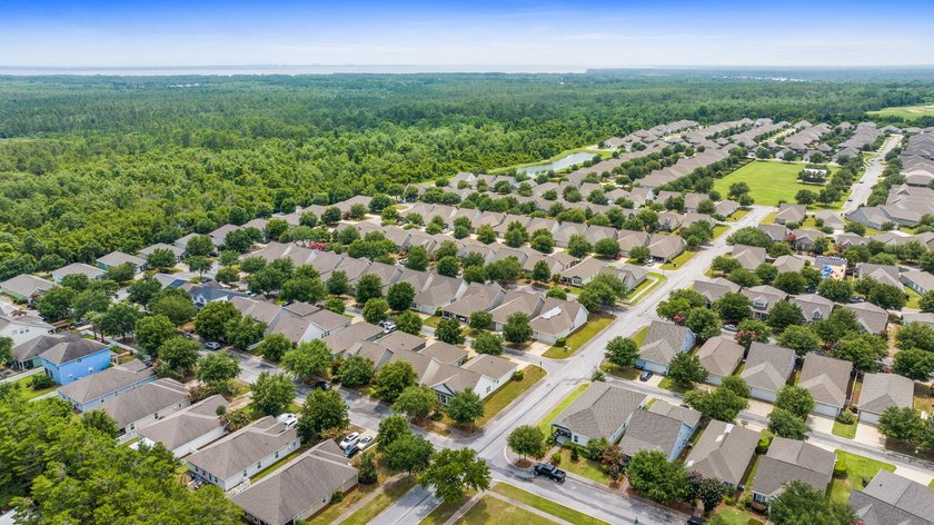 What a buy! Affordably priced to sell. This home has so much to - photo 33