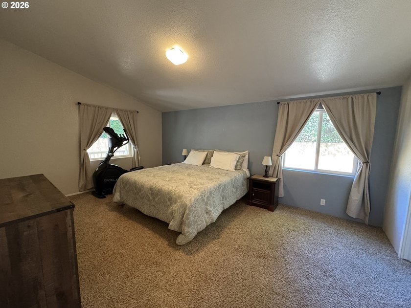 Beautiful home in desirable beach area location. Tucked away on - photo 6