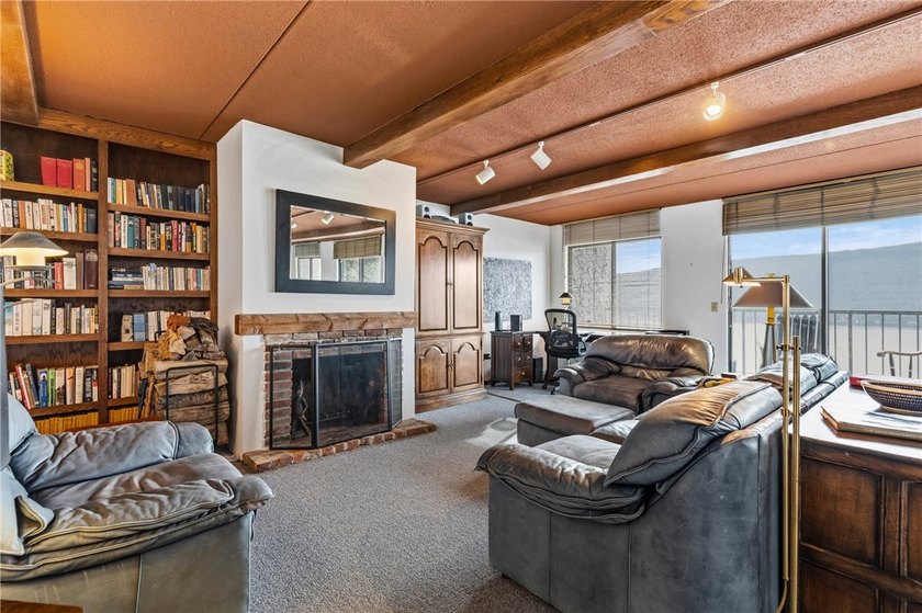 Enjoy the sunrises on the spacious balcony with million dollar - photo 9