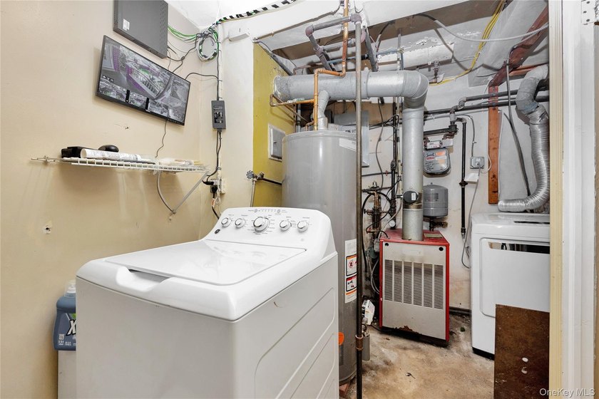 Accepted Offer 12/14. Semi-attached single family house in - photo 29