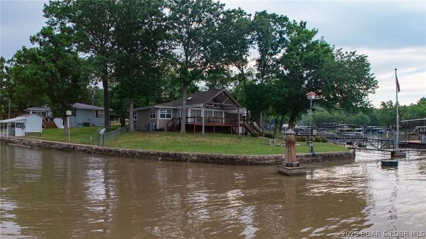 Lakefront living at its finest in this stunning waterfront ranch - photo 40