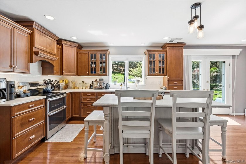 Nestled on a secluded, lushly landscaped three-quarter-acre - photo 13