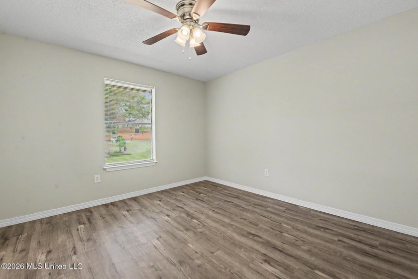 Beautifully updated 3-bedroom, 2-bath home tucked away on a - photo 15