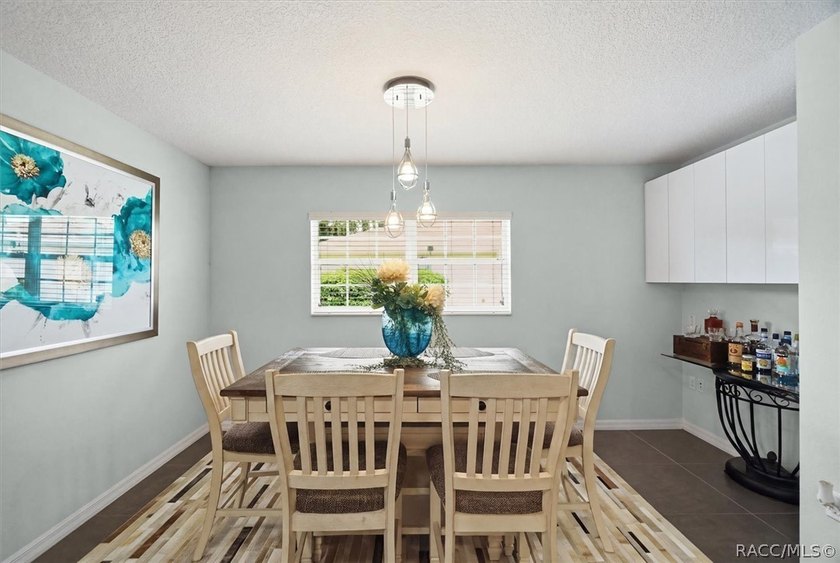 This recently updated interior and decor, well-maintained 3-bed - photo 19