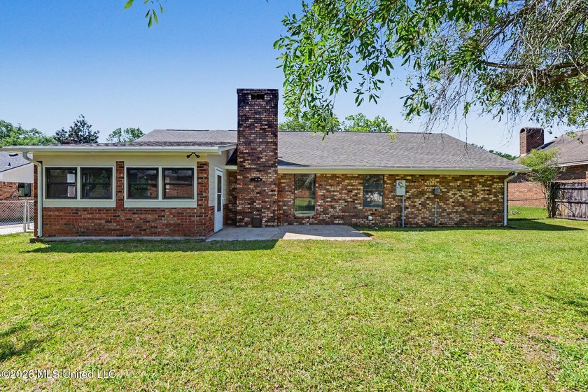 Beautifully updated 3-bedroom, 2-bath home tucked away on a - photo 20