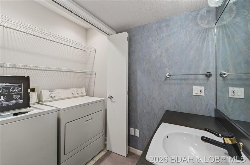 Beautiful Lake Views in this sought after well established - photo 22