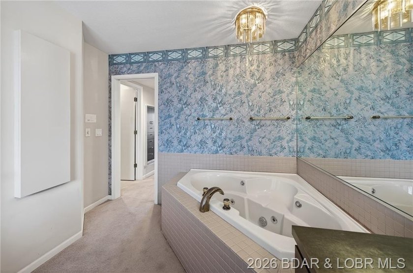 Beautiful Lake Views in this sought after well established - photo 24
