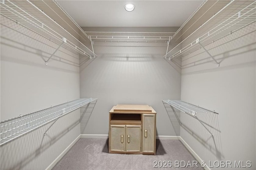 Beautiful Lake Views in this sought after well established - photo 27
