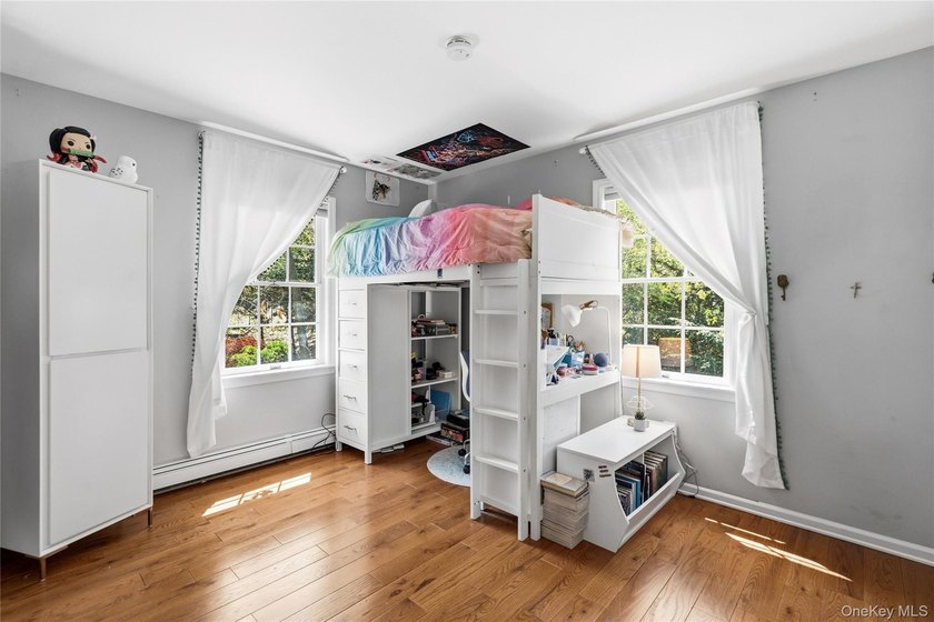 Nestled on a secluded, lushly landscaped three-quarter-acre - photo 27
