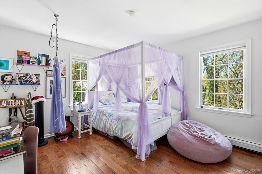 Nestled on a secluded, lushly landscaped three-quarter-acre - photo 28